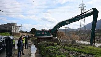 Manisa'da sağanak sonrası dere taştı, yollar ve tarım alanları suyla doldu