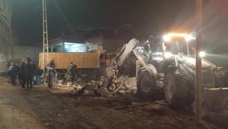 Iğdır’da kamyon eve girdi; 1 yaralı