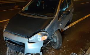 Yola düşen yatak, kazaya neden oldu; 1 yaralı