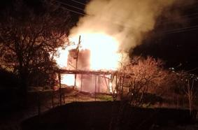 Amasya’da bağ evi yandı