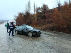 Malatya'da devrilen otomobildeki 5 kişi yaralandı