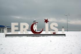 Erciş'te kar yağışı sonrası güzel görüntüler oluştu