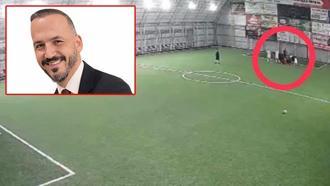 Halı sahada kalp krizi geçiren öğretmenin son anları kameraya yansıdı