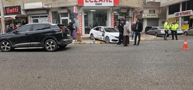 Nusaybin’de cip ile otomobil çarpıştı: 1 yaralı