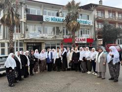 AK Parti'li kadınlar geleneksel kıyafetler giyip, Zeynep Akgün'e destek verdi