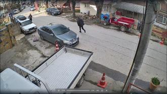 Emekli polisin, eşini ve emlakçıyı öldürdükten sonra kaçtığı anların görüntüleri ortaya çıktı