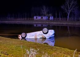 Otomobil, takla atıp su kanalına düştü: 1 ölü, 1 yaralı