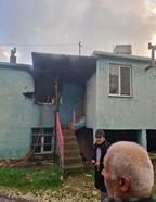 Ev yangınında yaralandı