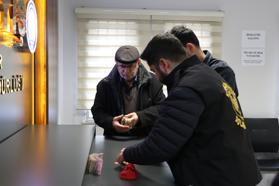 Çiftçiyi, 5 milyon liralık ziynet eşyasını alarak dolandıran şüpheliler yakalandı