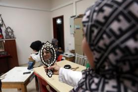 Eşinden öğrendiği mesleğin usta öğreticisi oldu