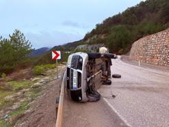 Otomobil ile hafif ticari araç çarpıştı; 2 yaralı