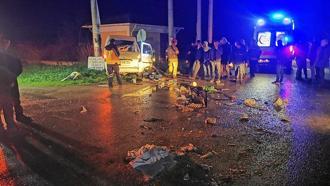 Bursa'da kamyon ile minibüs çarpıştı: 2 yaralı