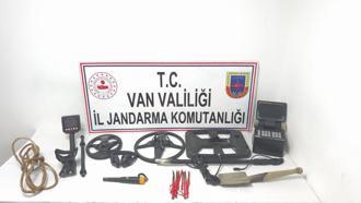 Van'da kaçak kazı yapan 3 kişi suçüstü yakalandı