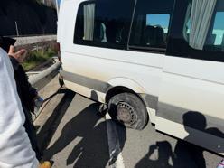 Taraftar grubunu taşıyan minibüs kaza yaptı