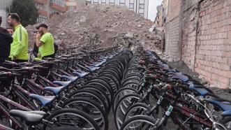 Bahçelievler Belediyesi 100 çocuğa bisiklet hediye etti