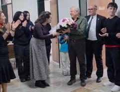 41 yıllık öğretmen alkışlarla emekli oldu