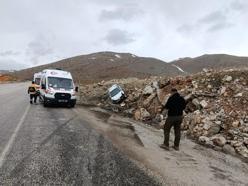 Malatya'da devrilen otomobildeki 5 kişi yaralandı
