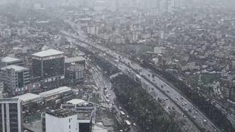 İstanbul - İstanbul'da etkili olan kar yağışı havadan görüntülendi