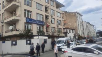 İfade vermeye gitti, polisin belindeki silahı alıp kendini vurdu