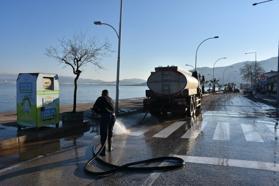 Kurşunlu Sahili’nde fırtına sonrası biriken atıklar temizlendi