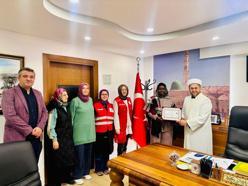 Sierra Leone Cumhuriyeti vatandaşı Embambay, Müslüman oldu