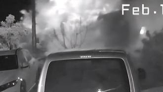 Kamyonun şarampole devrildiği kaza kamerada; 1 yaralı