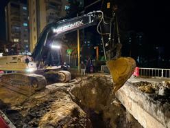 Mersin'de dere üzerindeki köprü kısmen çöktü