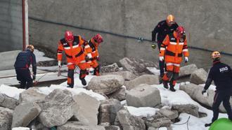 Erzurum'da 23 kurumun katılımı ile tatbikat; kış şartlarında çöken çatı enkazındaki yaralılar kurtarıldı