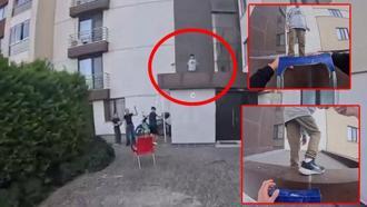 Önce siparişini teslim etti, sonra damda kalan çocuğu kurtardı; o anlar kask kamerasında