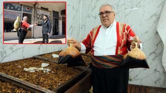 Fırat Nehri kenarında ağaçlardan toplanıp yapılan şerbete ramazan ilgisi