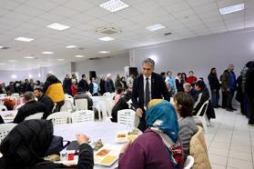 Gemlik Belediyesi, vatandaşlarla protokol üyelerini iftar sofrasında buluşturdu