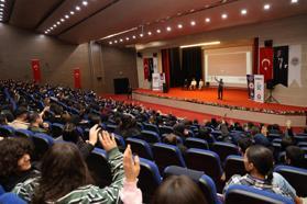 Toroslar'da öğrencilere siber suçlar ve dijital tehlikeler anlatıldı