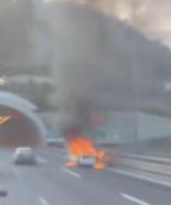 İstanbul - Çatalca'da seyir halindeki otomobil alev alev yandı