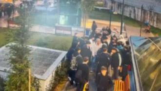 Bağcılar'da kavgayı ayırmak isterken 6 yerinden bıçaklandı; 3 gözaltı