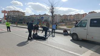 Minibüsün çarptığı yaya 32 metre ileriye fırladı