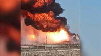 Şanlıurfa'da devrilen yakıt yüklü TIR yandı; 1 yaralı