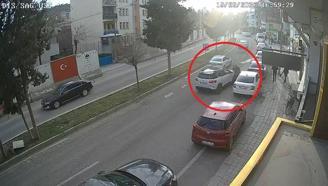 Mardin'de cipin çarptığı öğretmen yaralandı; kaza kamerada