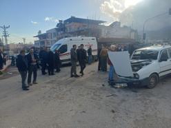 Hassa'da iki otomobil çarpıştı: 4 yaralı
