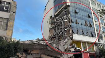 Kaldırımda yürüyen anne ile kızı, çöken binadan savrulan beton parçalarından kaçarak kurtuldu (2)