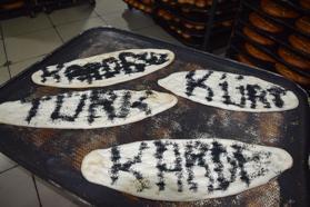 Van'da fırın işletmecisinden ramazan pidesiyle 'kardeşlik' mesajı