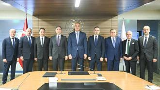 Bakan Ersoy, İsveç Süryani Cemaati heyeti ile bir araya geldi