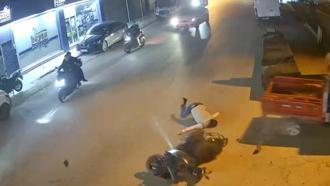 Adana'da iki motosikletin çarpıştığı kaza kamerada