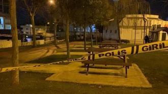 Esenyurt'ta eşini silahla yaralayıp kendini vurdu