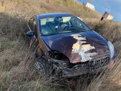 Yoldan çıkan otomobil tarlaya savruldu: 3 yaralı