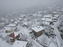Bartın'ın yüksek kesimlerine kar yağdı