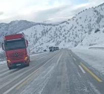 Bingöl-Erzurum kara yolunun bir kısmı TIR trafiğine kapatıldı