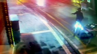 Döviz bürosunu kurşunladılar, olay yerinde kontak anahtarını düşürünce yakalandılar