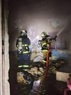 Mardin’de müstakil ev, yangında kullanılamaz hale geldi