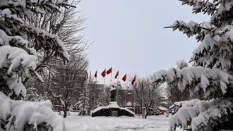 Ardahan'da 89 köy yolu kardan kapandı