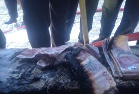 Evinde çıkan yangında 183 bin TL’si de yandı